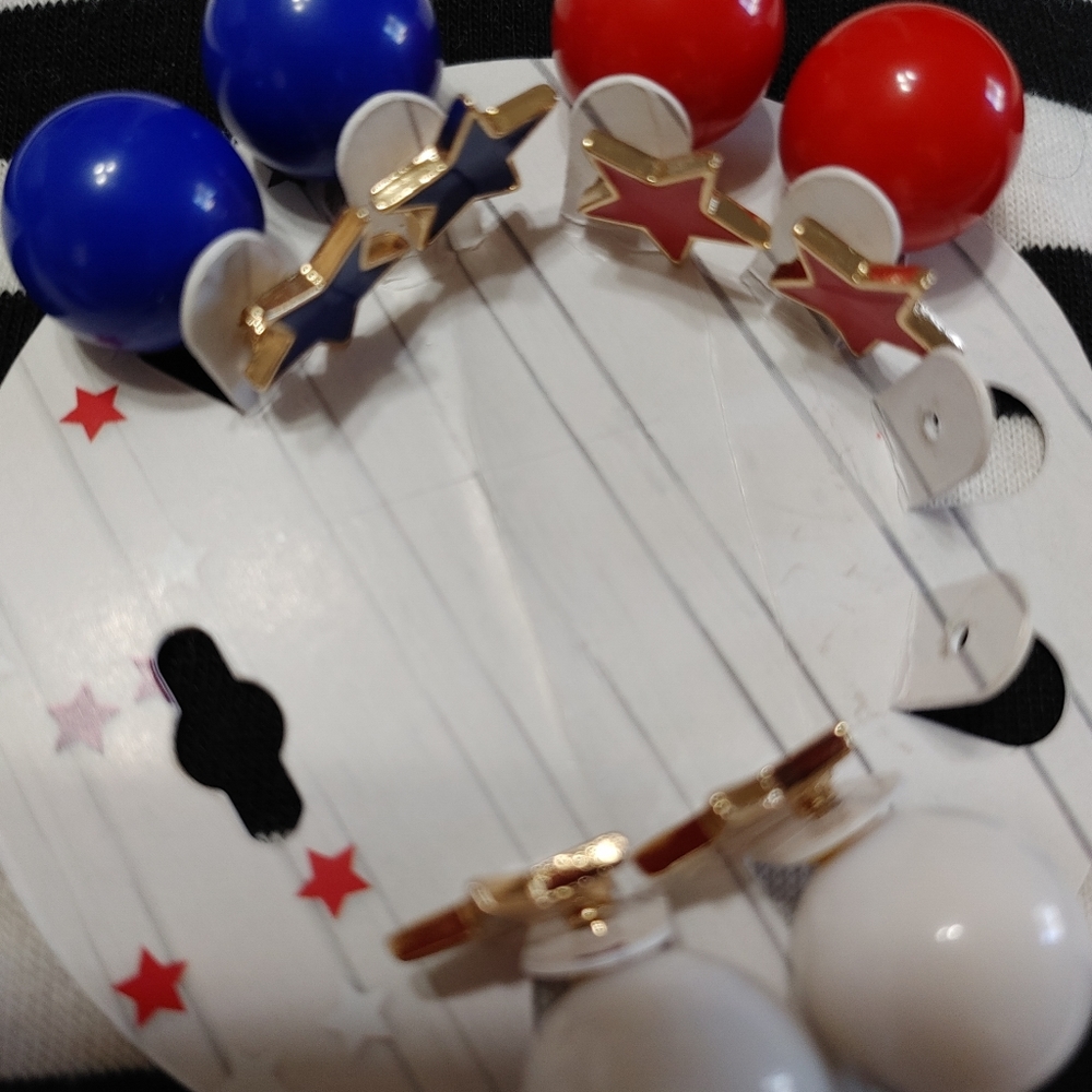NWT STARS & BALLS GOLDTONE EARRINGS!